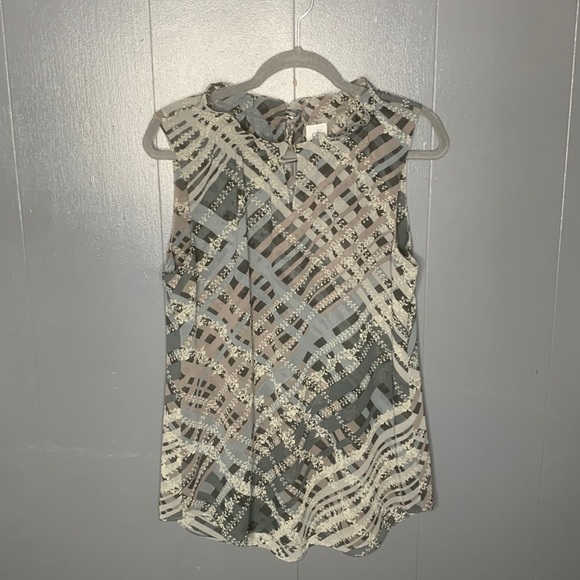 CAbi Women's Size M Graph Trellis Gray Top Blouse Ruffle Neck Sleeveless #3451 - Picture 2 of 8